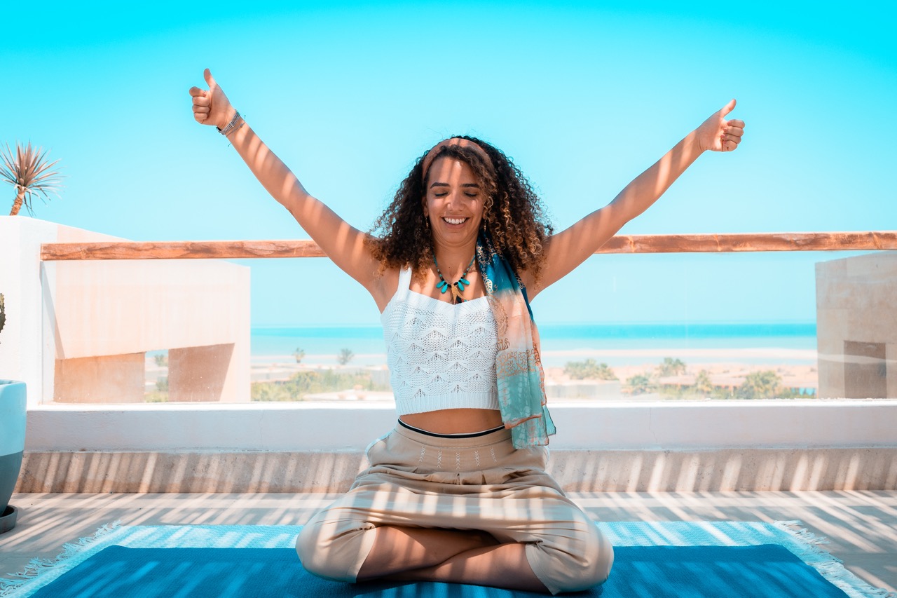 Groß (9_März_2025_Lamiaa_YOGA_SOUNDHEALING_ElGouna_Photography_DSC_8130_255)